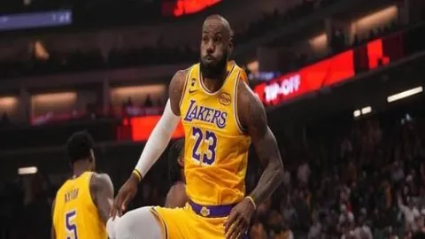 湖人三巨头并肩作战，进攻威力恐令敌手心惊肉跳？