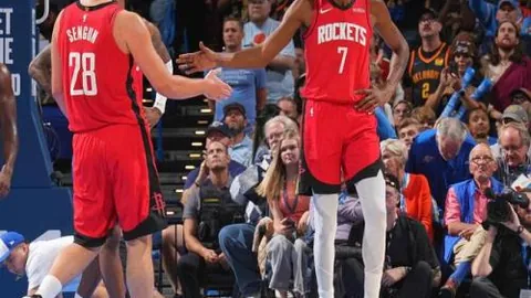 布云朝克特网球首战取胜，顺利挺进第二轮